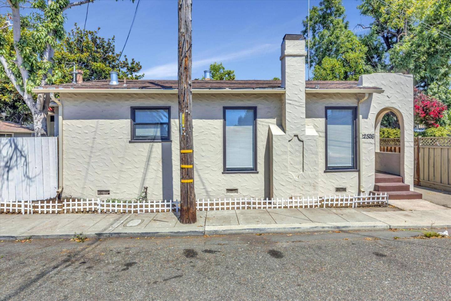 Hayward, CA 94541,22526 Richard PL