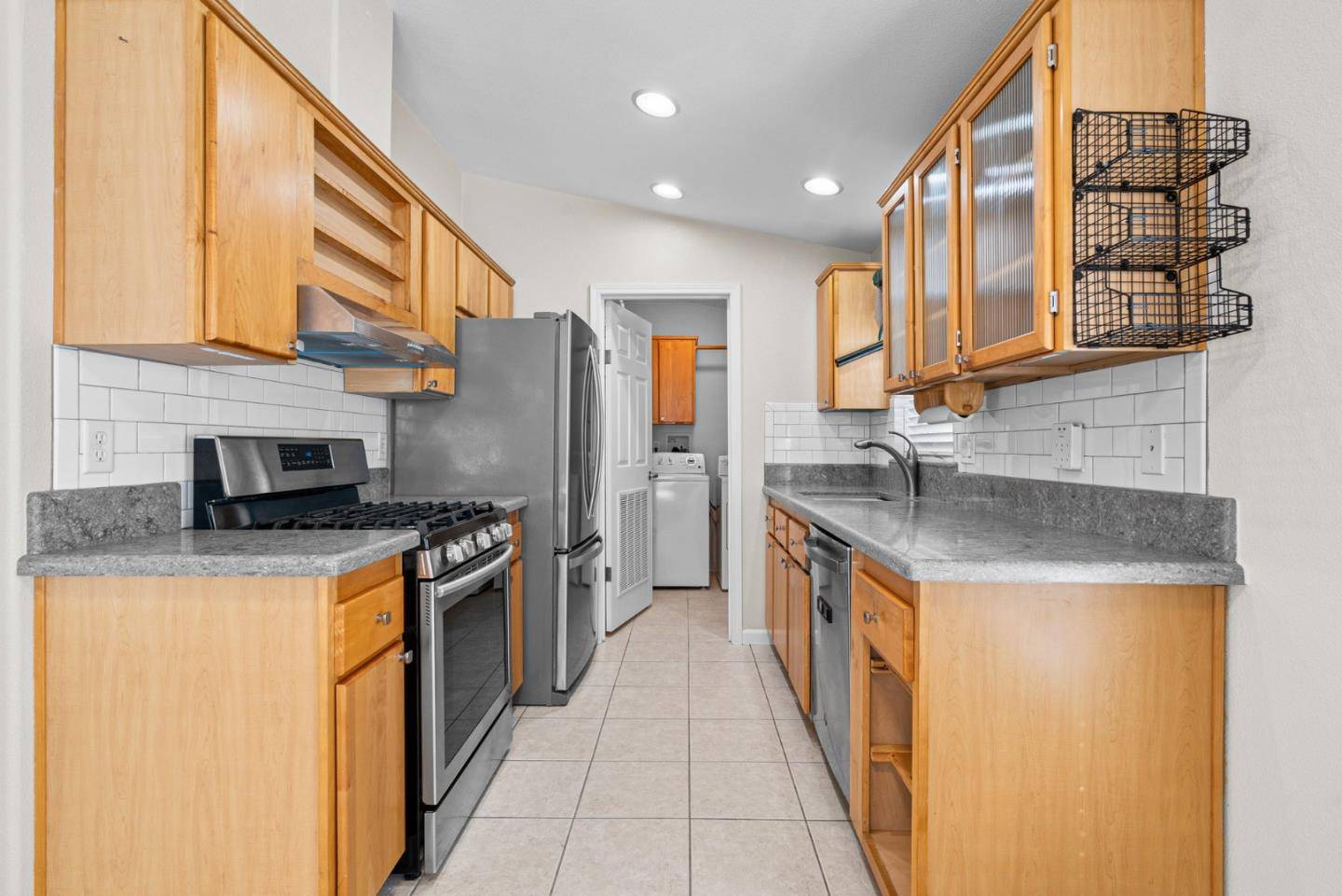 Santa Cruz, CA 95062,998 38th AVE 19
