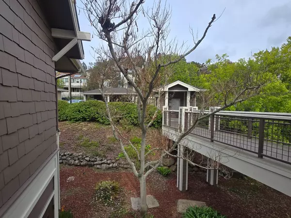 Brisbane, CA 94005,625 Callippe CT