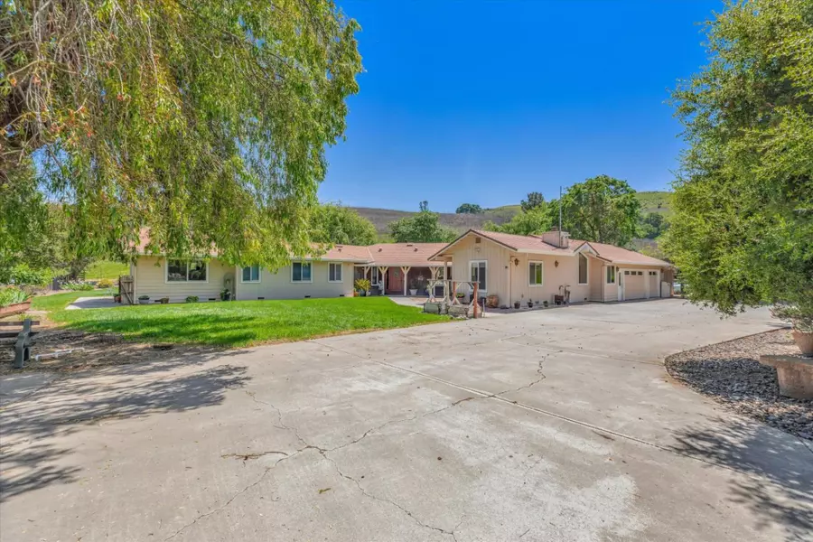 270 Hidden Valley RD, Hollister, CA 95023