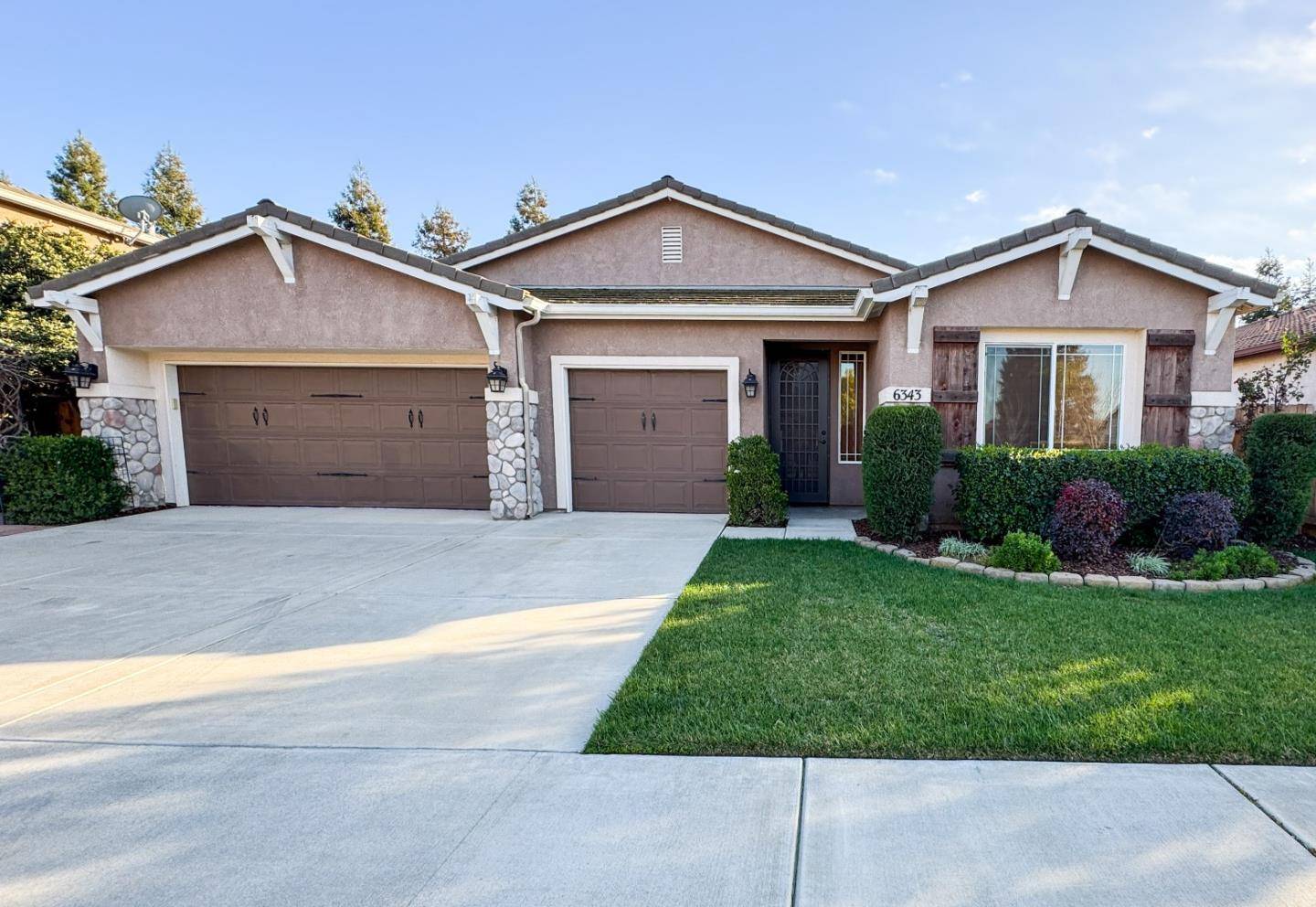 6343 W Babcock CT, Visalia, CA 93291