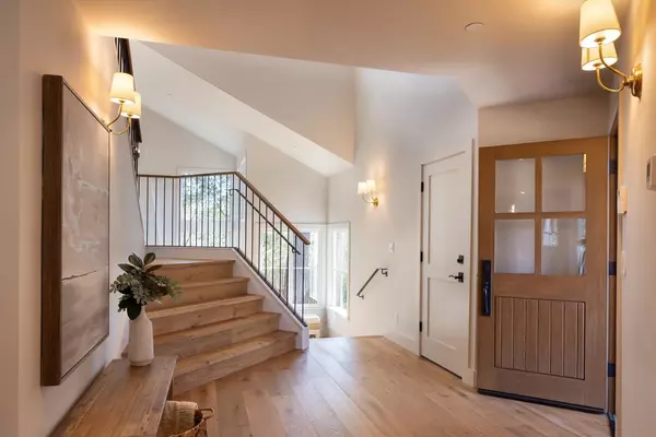 Carmel, CA 93921,4 Oak Knoll Way