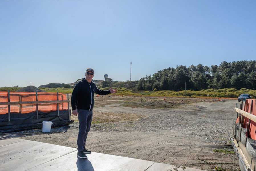 00 2 Airport ST, Moss Beach, CA 94038