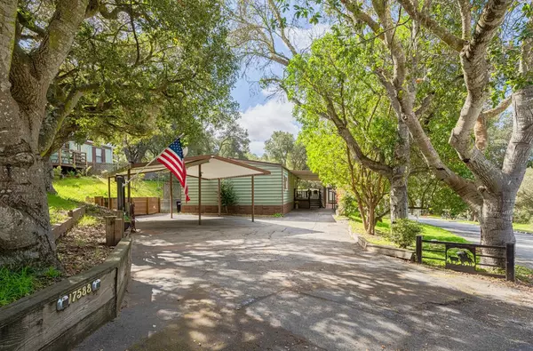 17588 Pond Derosa LN 8, Salinas, CA 93907