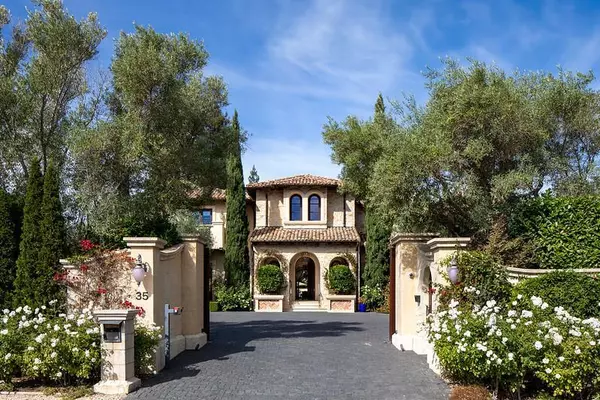 Atherton, CA 94027,35 Barry LN