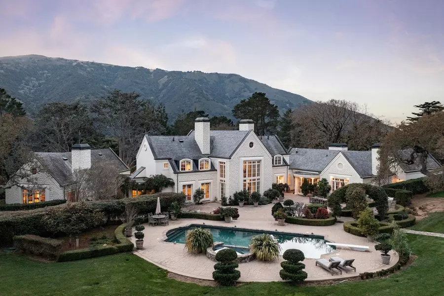 12 Ring LN, Carmel Valley, CA 93924