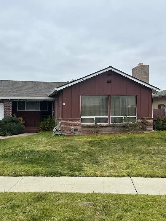 8 Gardenia CIR, Salinas, CA 93906