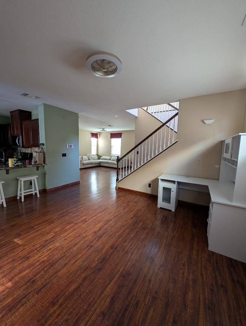 Sacramento, CA 95835,4972 Madamin WAY