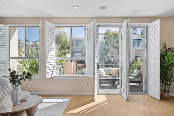 Redwood City, CA 94065,856 Lakeshore DR