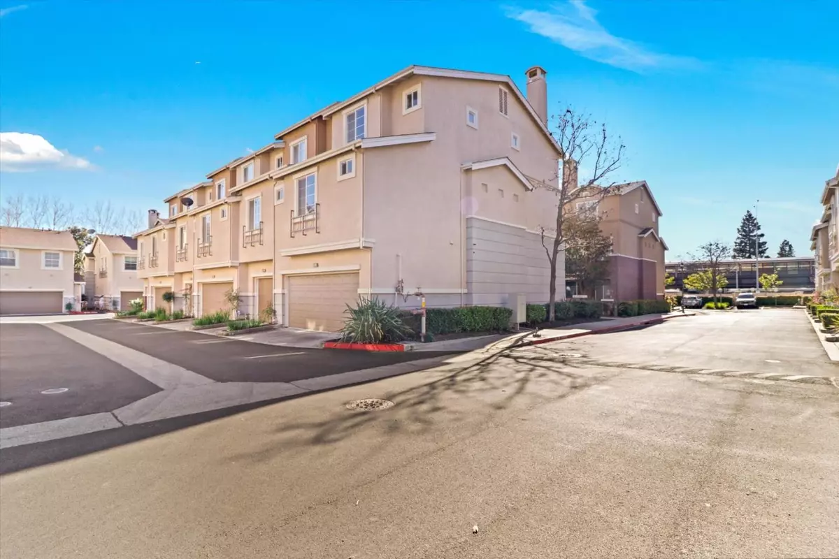 Hayward, CA 94541,22657 Town DR 6