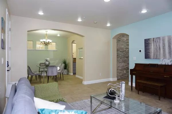 Gilroy, CA 95020,7950 English Oak CIR