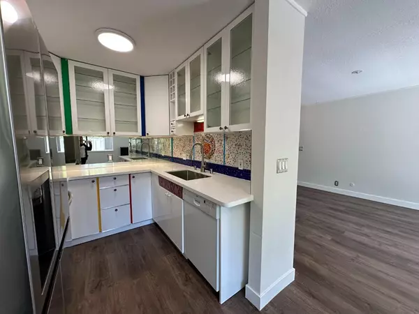Los Altos, CA 94022,1070 Mercedes AVE 8