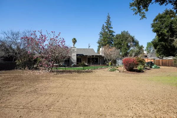 Los Altos, CA 94024,1491 Miramonte AVE