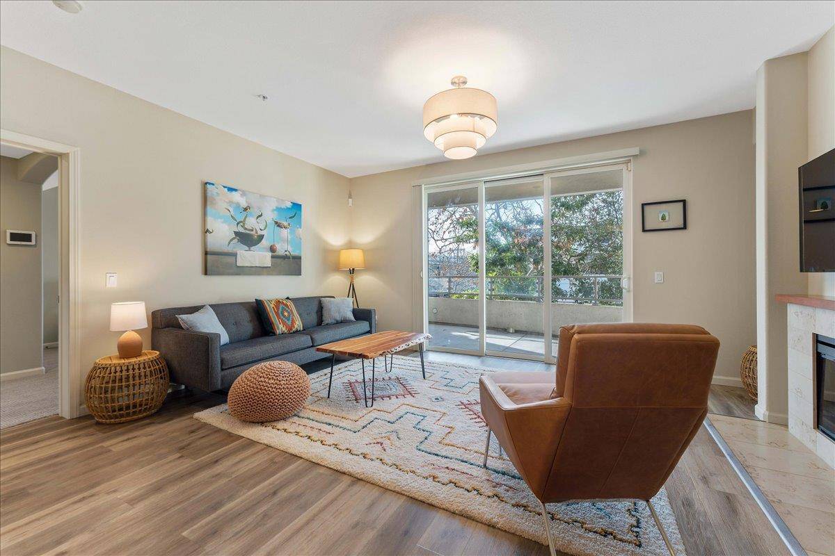 Campbell, CA 95008,912 Campisi WAY 215