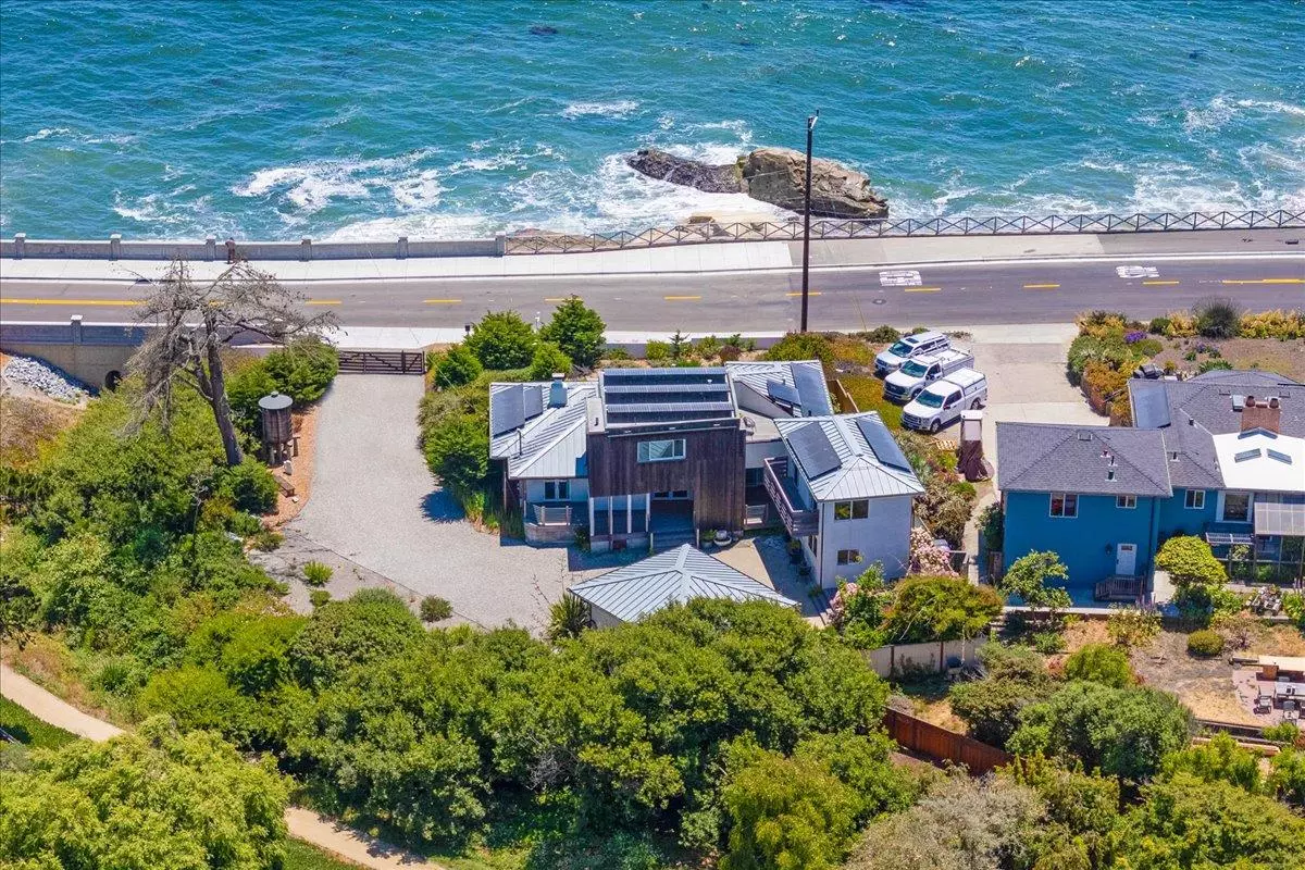 Santa Cruz, CA 95060,1004 W Cliff DR