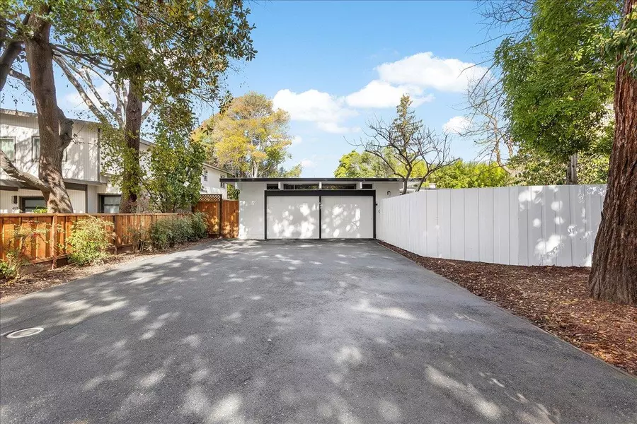 657 Wildwood LN, Palo Alto, CA 94303