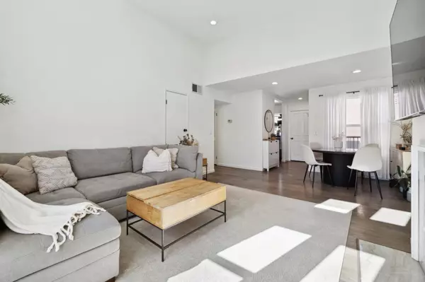 San Mateo, CA 94401,617 Woodside WAY F