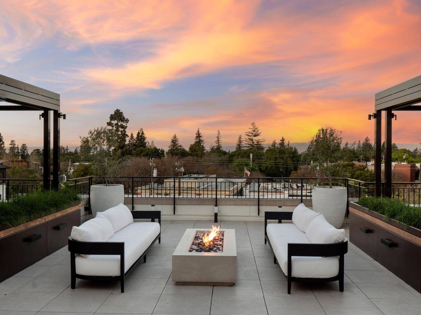 Los Altos, CA 94022,450 1st ST 201