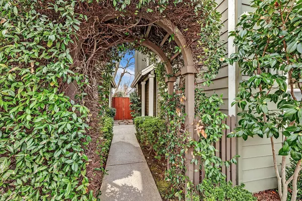 Menlo Park, CA 94025,600 Willow RD 18