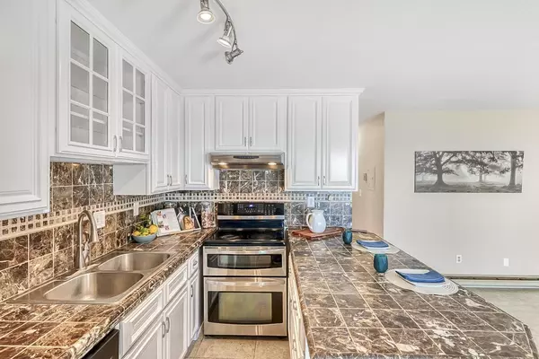 Capitola, CA 95010,815 Balboa AVE 206