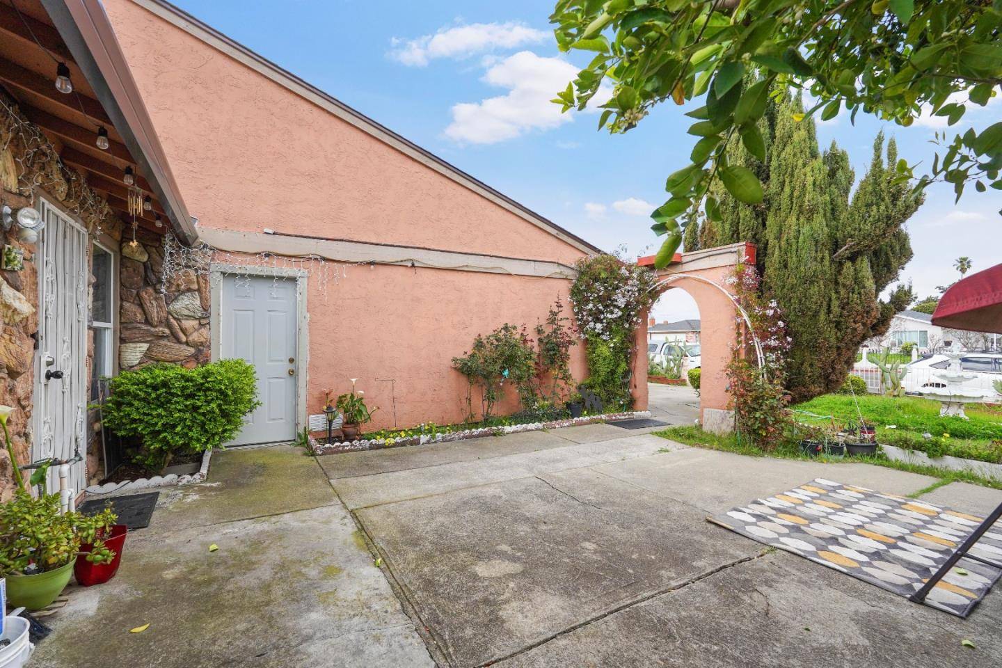Vallejo, CA 94589,379 Meadows DR