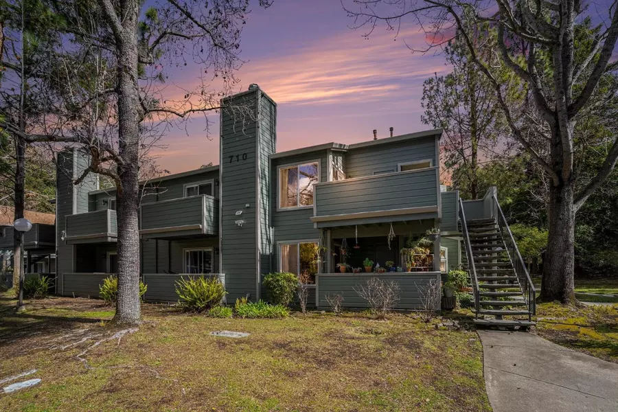 710 Canyon Oaks C, Oakland, CA 94605