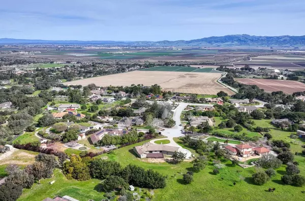 Salinas, CA 93908,23465 Redding CIR