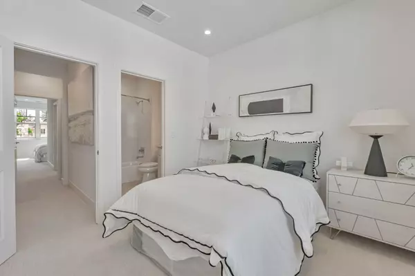 Walnut Creek, CA 94597,146 Oak CIR