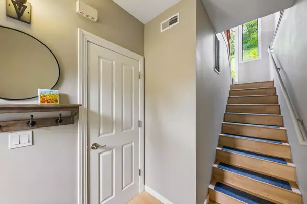 Kentfield, CA 94904,838 Sir Francis Drake BLVD 2