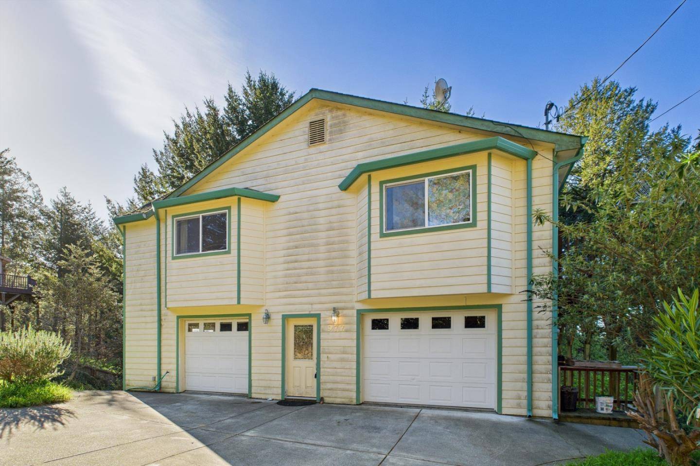 972 Spring RD, Whitethorn, CA 95589