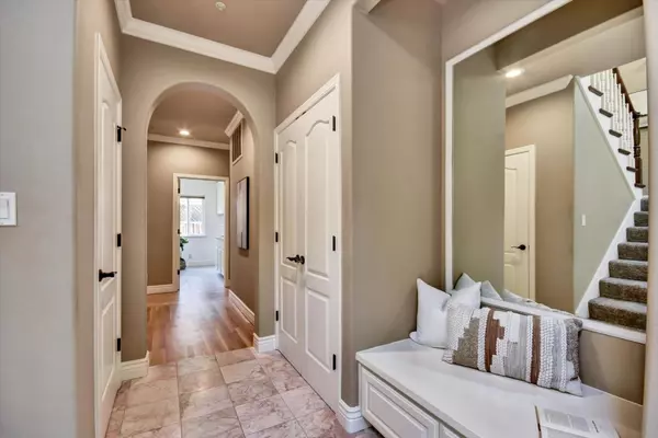 Sunnyvale, CA 94087,1584 Grackle WAY