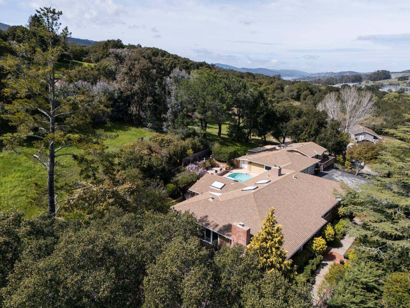 252 Raymundo DR, Woodside, CA 94062