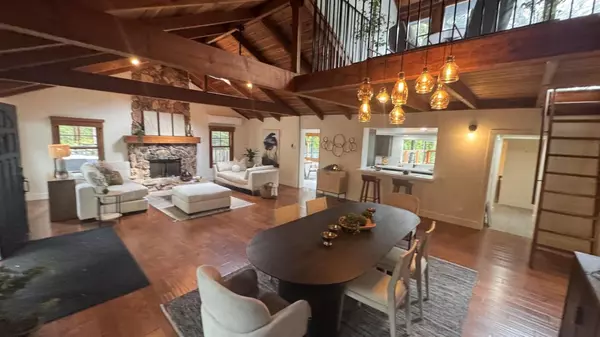 Los Gatos, CA 95033,19940 Oakmont DR