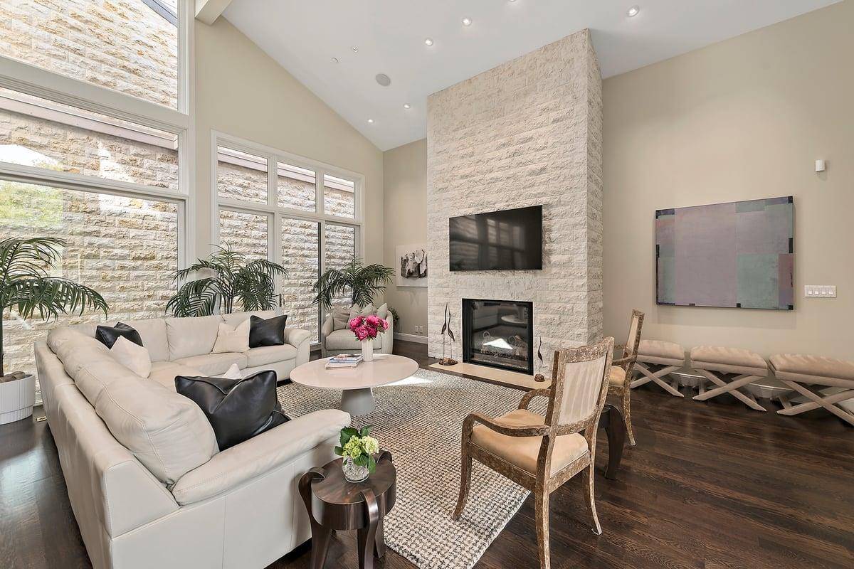 Menlo Park, CA 94025,19 Susan Gale CT