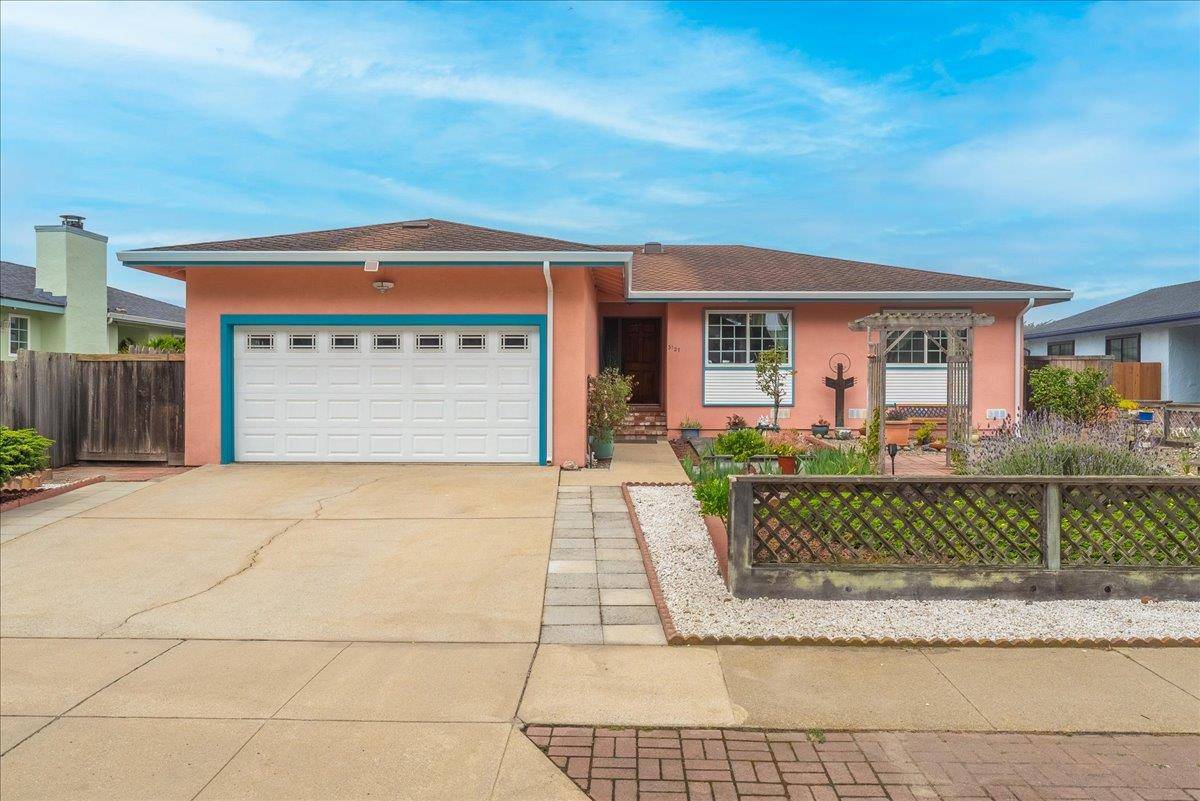 Marina, CA 93933,3127 Lake DR
