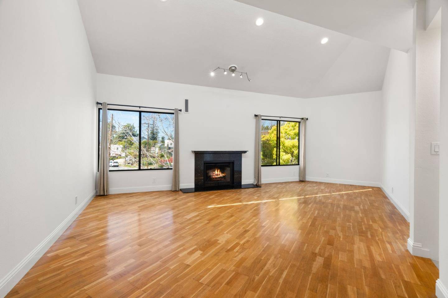 San Mateo, CA 94401,425 N El Camino Real 308