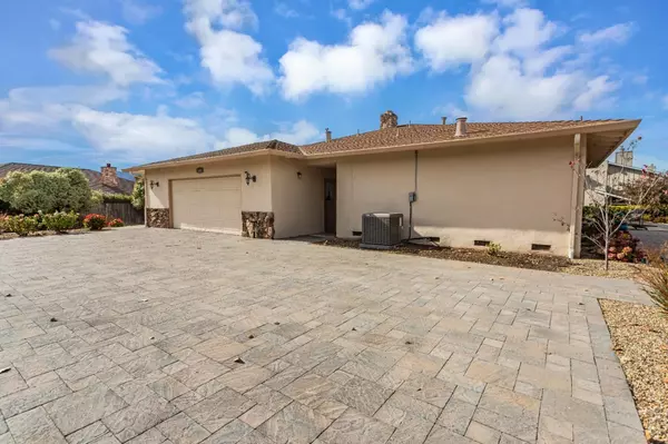 Hollister, CA 95023,690 Ridgemark DR