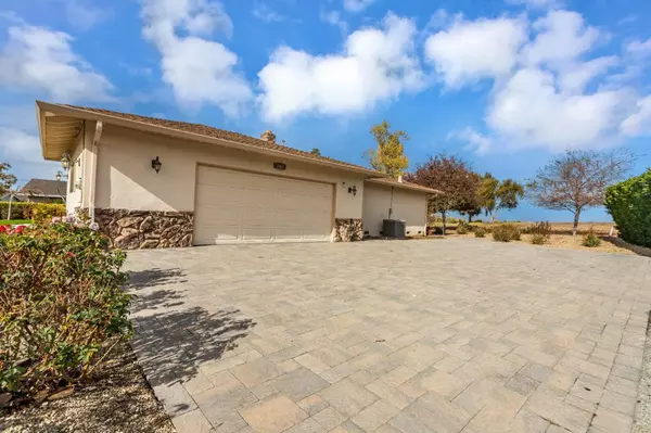 Hollister, CA 95023,690 Ridgemark DR