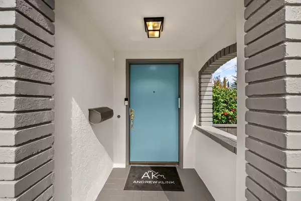 Burlingame, CA 94010,1332 Edgehill DR