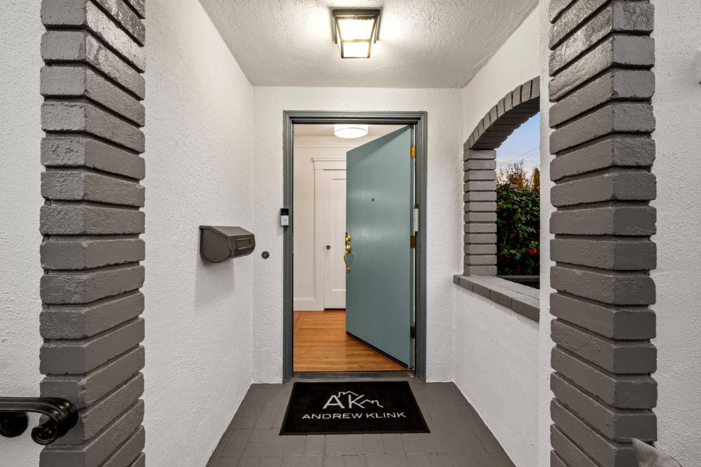 Burlingame, CA 94010,1332 Edgehill DR