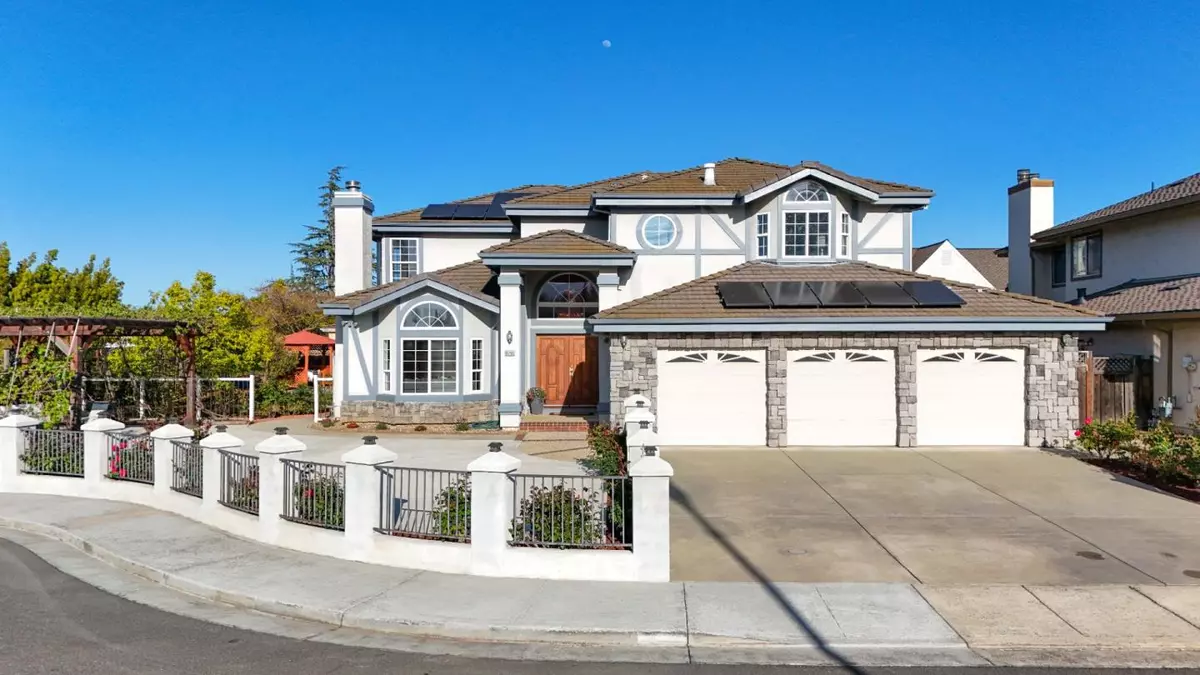 Cupertino, CA 95014,10290 Tula LN