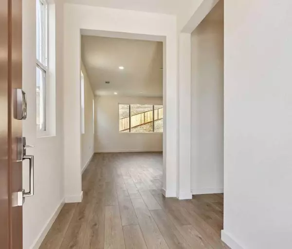 Vallejo, CA 94591,8094 Waterfall LN