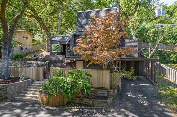 Portola Valley, CA 94028,128 Los Trancos CIR
