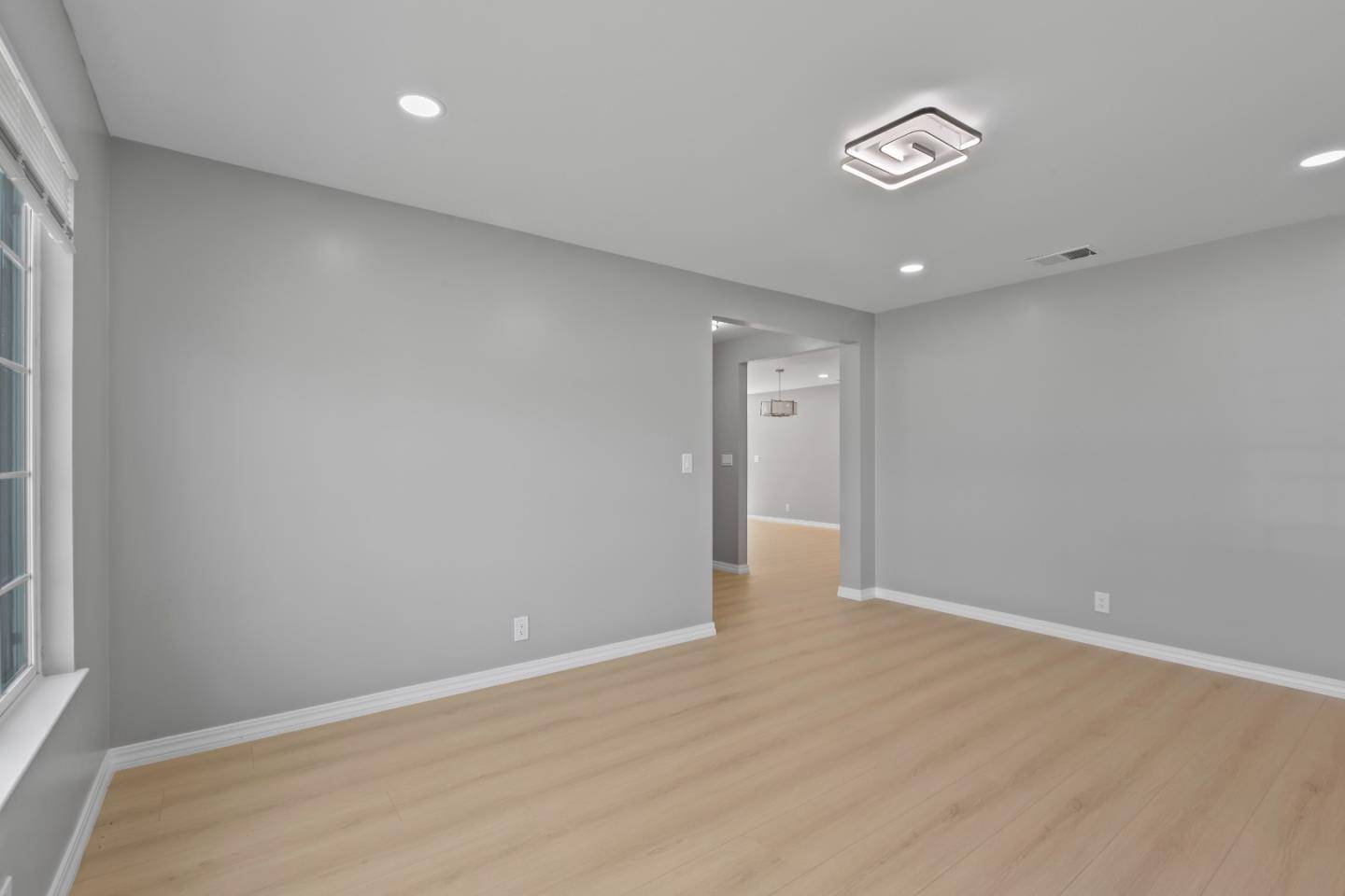 San Jose, CA 95148,2749 Scottsdale DR