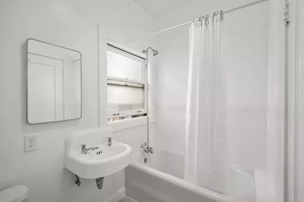 Oakland, CA 94612,1520 Madison ST