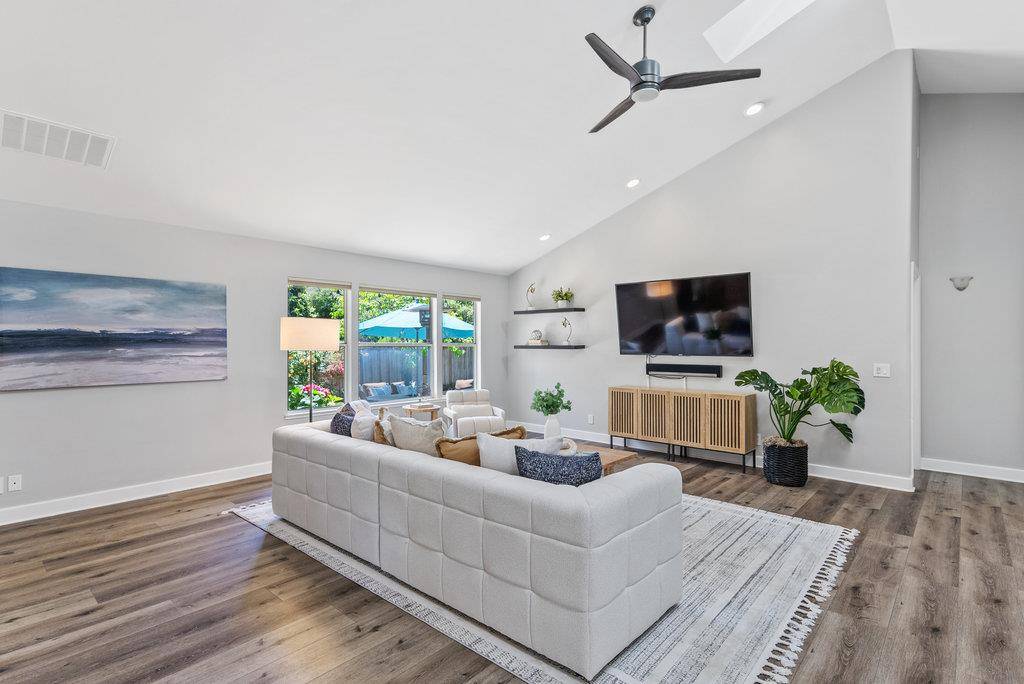 Santa Cruz, CA 95060,405 Esmeralda DR