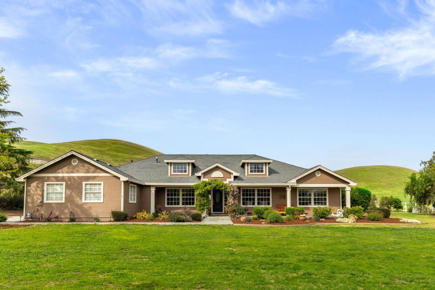 Tres Pinos, CA 95075,6995 Diablo Hills RD