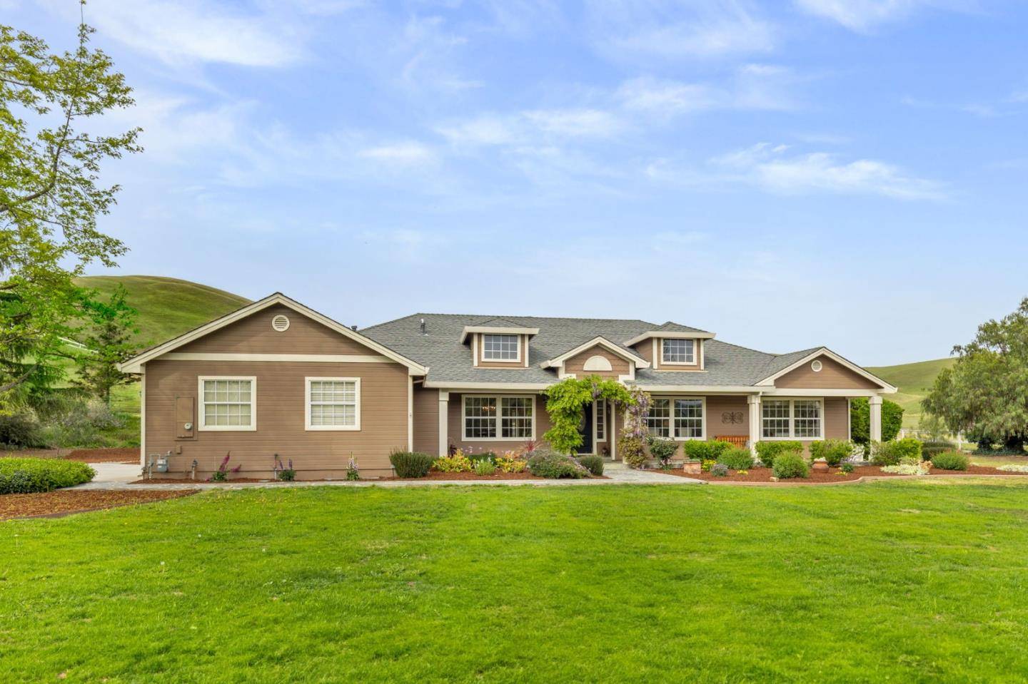 Tres Pinos, CA 95075,6995 Diablo Hills RD