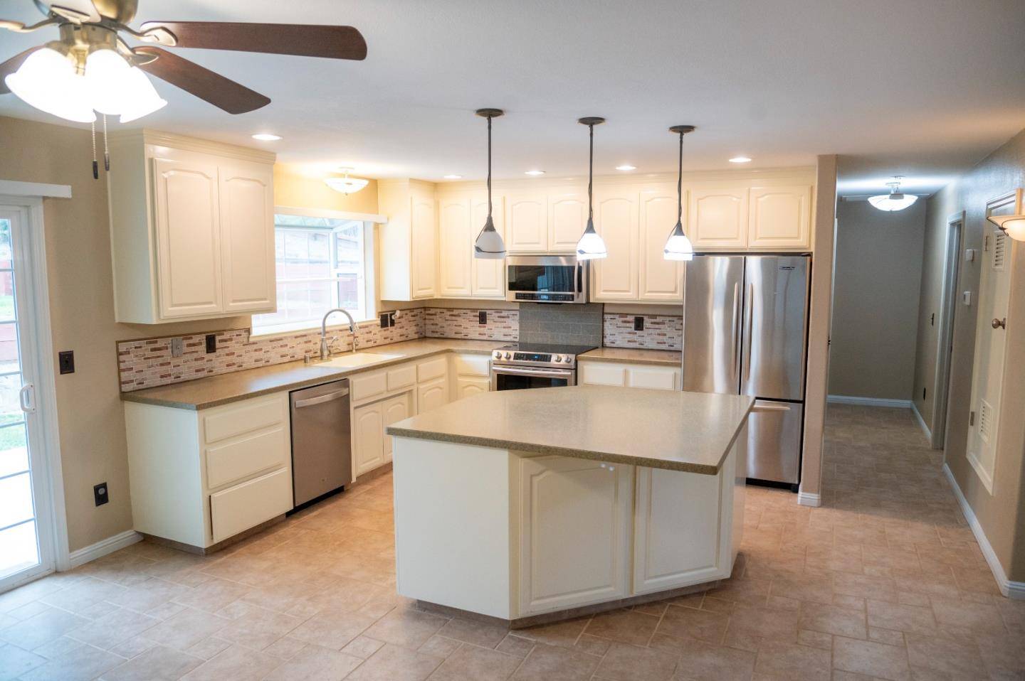 Tres Pinos, CA 95075,411 Bolado RD