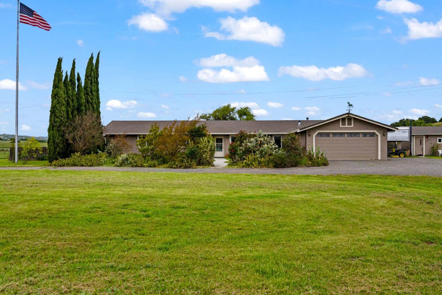 Hollister, CA 95023,38780 Dinosaur Point RD